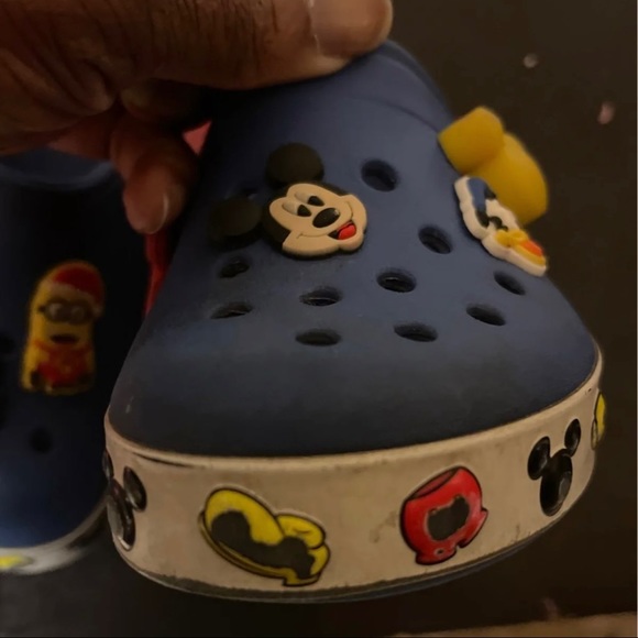 🚫SOLD ON MECARI 🚫Size 10/ Light up Mickey Crocs - Picture 4 of 4